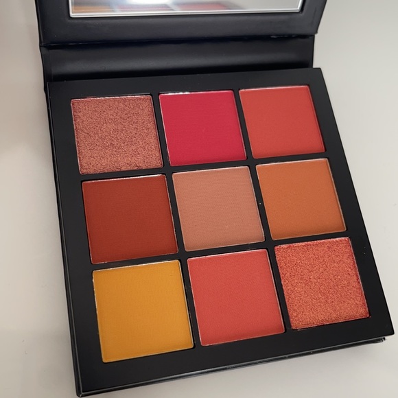Huda beauty coral obsessions pallet - Picture 2 of 3